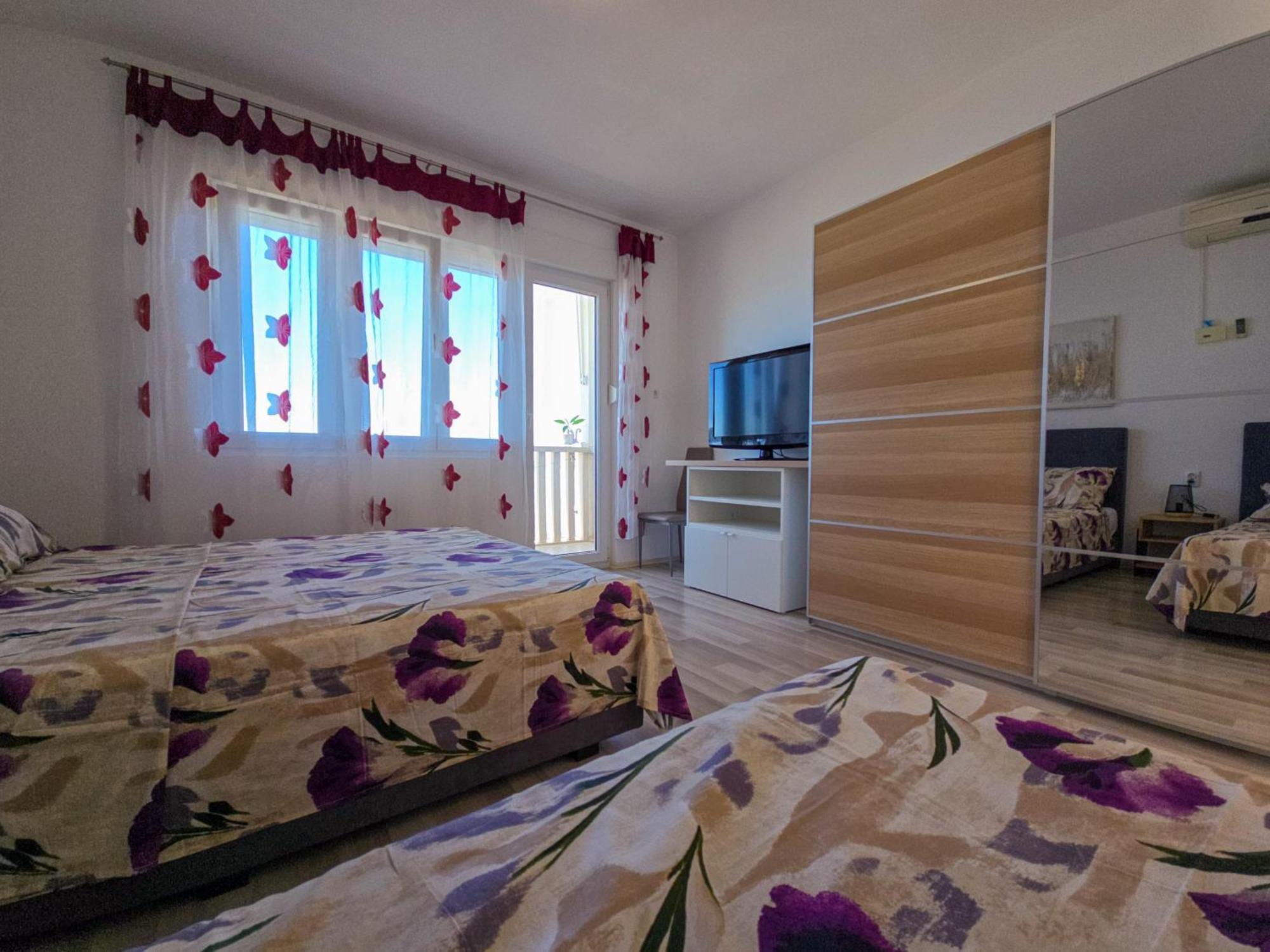 Apartments Neda 오미스 외부 사진